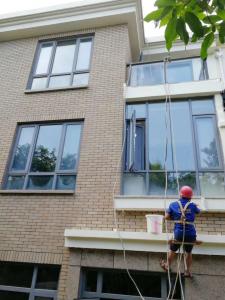 天府新區蔚藍.卡地亞外墻天溝維修中